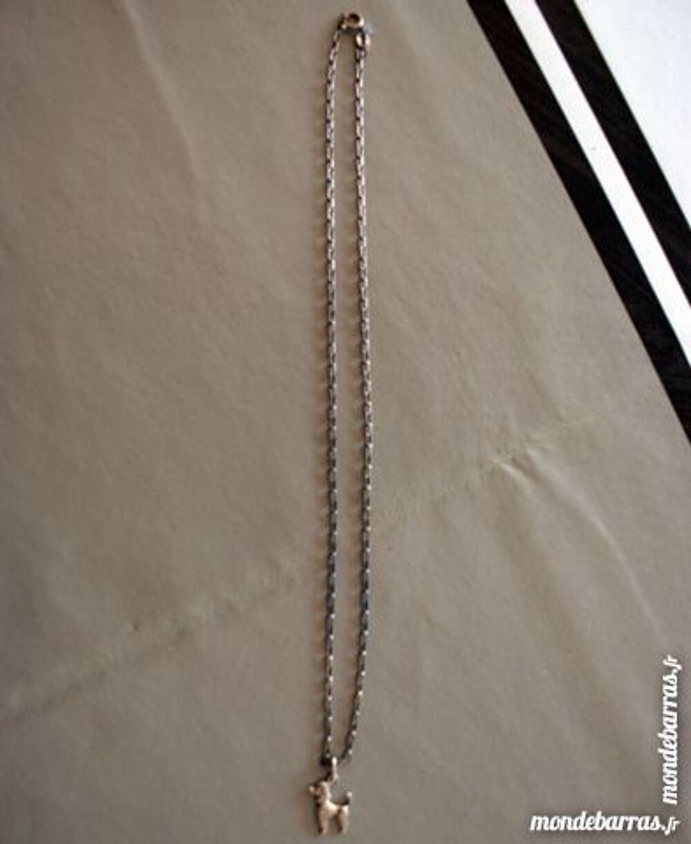 Chaine m&eacute;tal argent&eacute; &amp; Pendentif caniche Bijoux et montres