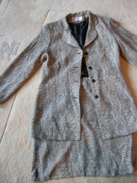 ensemble veste / jupe 14 Bourg (33)