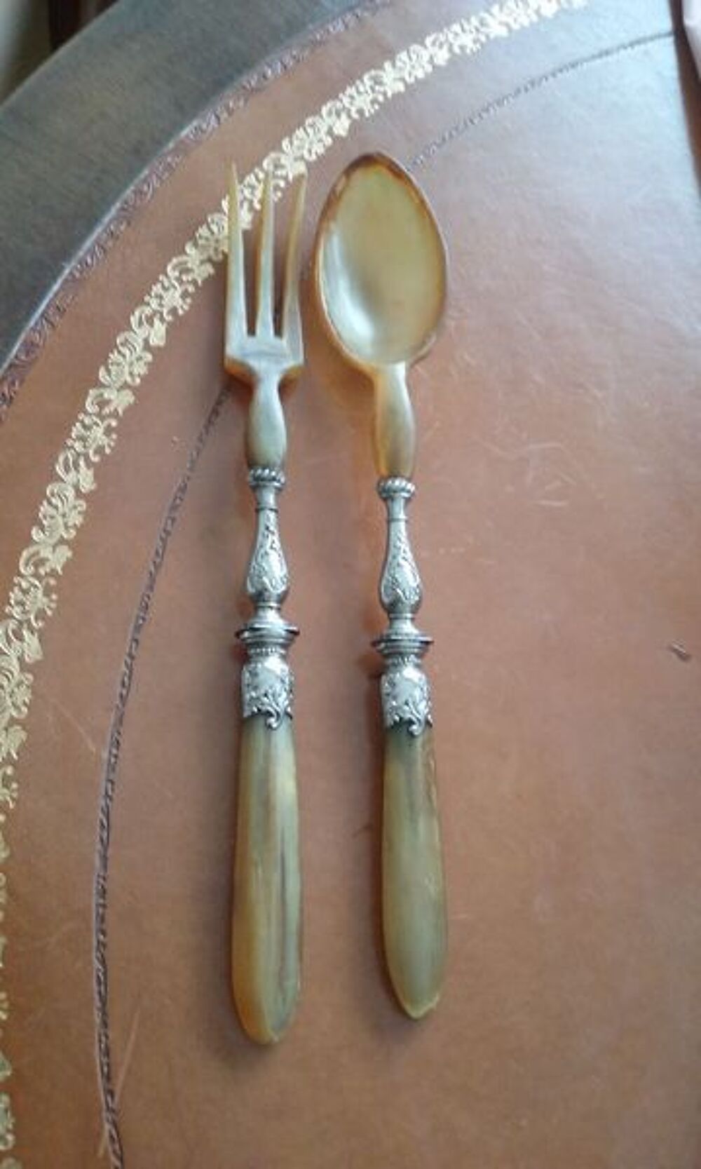 Couverts &agrave; salade corne et m&eacute;tal Décoration