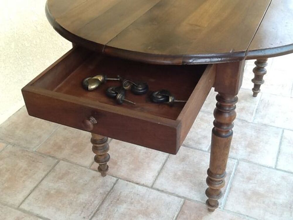 Table Louis Philippe ch&ecirc;ne Meubles
