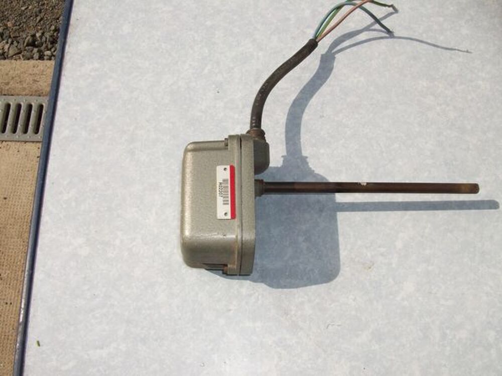 Thermostat plongeur boitier &eacute;tanche Bricolage