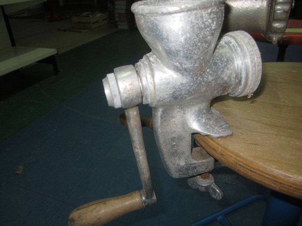 2 hachoirs des ann&eacute;es 50 Electroménager