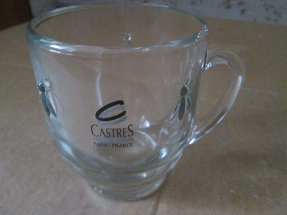 Vase Plus Verres (efigie ( Castres Tarn France) Décoration