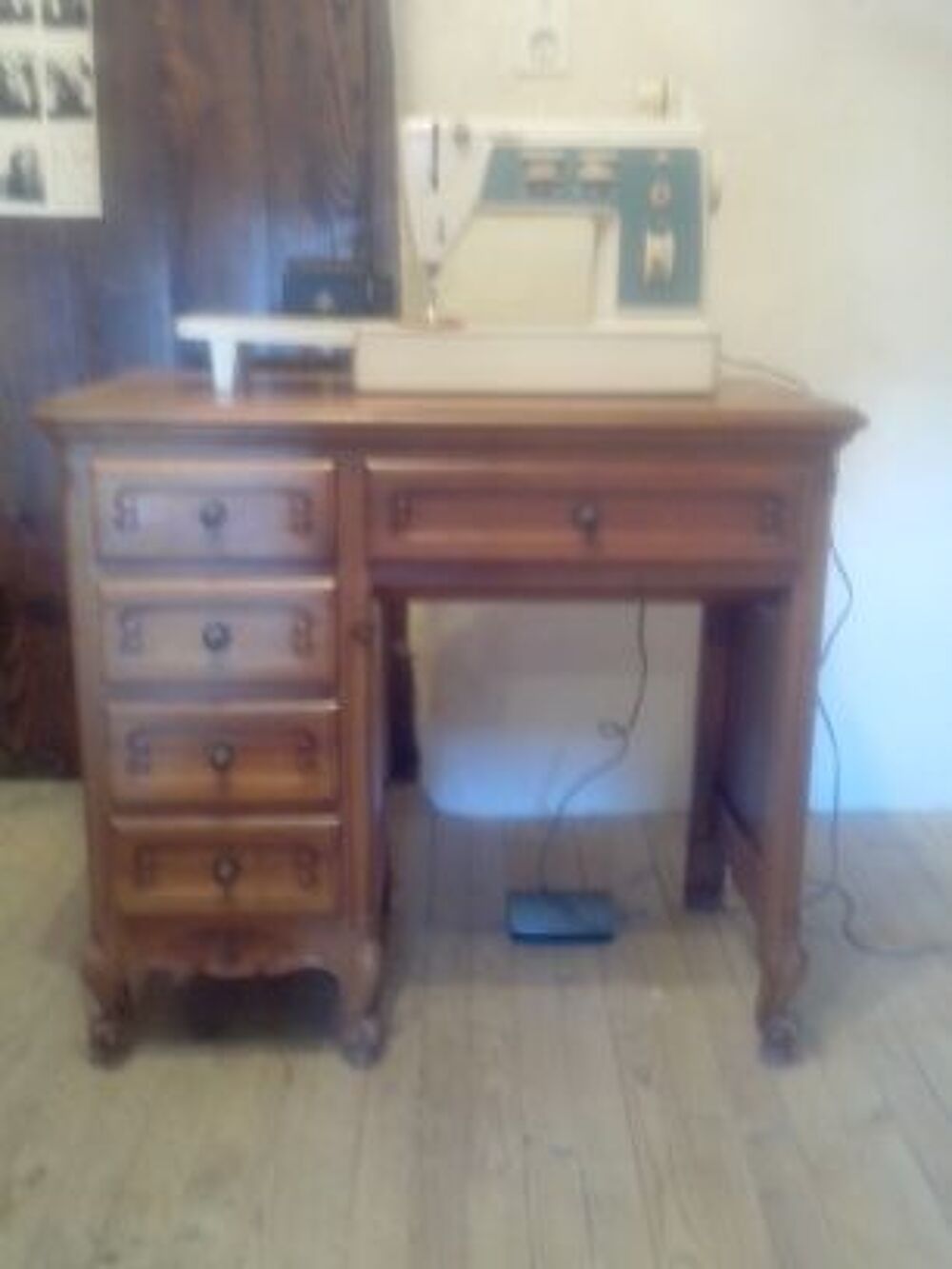 JOLI PETIT MEUBLE D'EBENISTERIE POUR MACHINE A COUDRE Meubles