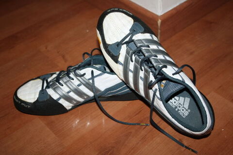 Chaussures de lancer de poids (taille 42) ADIDAS 60 Moissy-Cramayel (77)