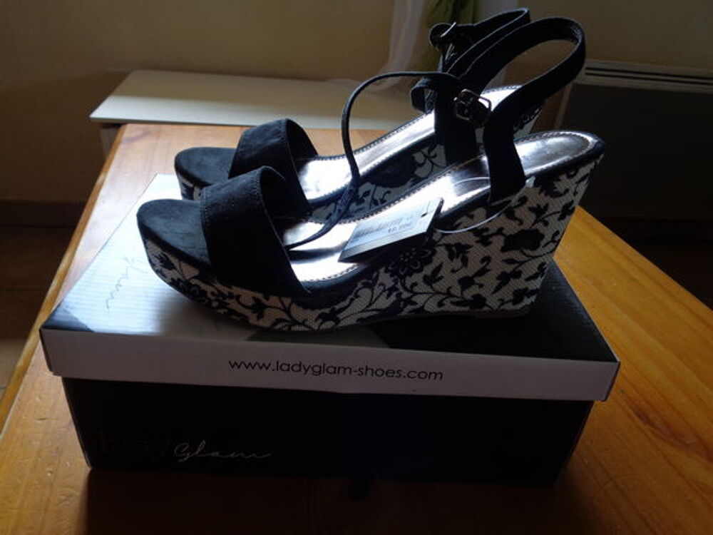 Sandales femme compens&eacute;es neuves pointure 40 &agrave; 12 euros Chaussures