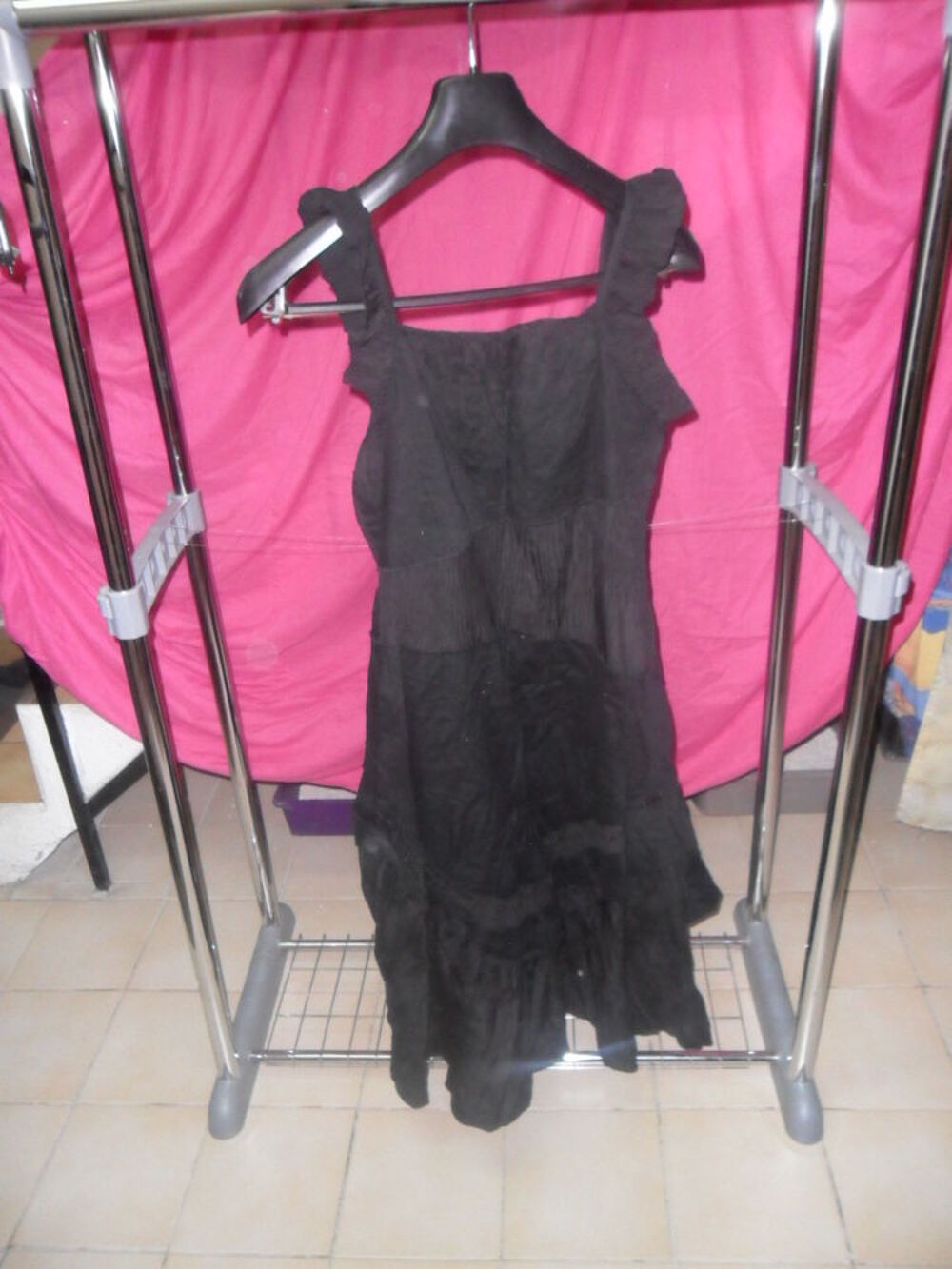 ROBES NOIRES Vêtements
