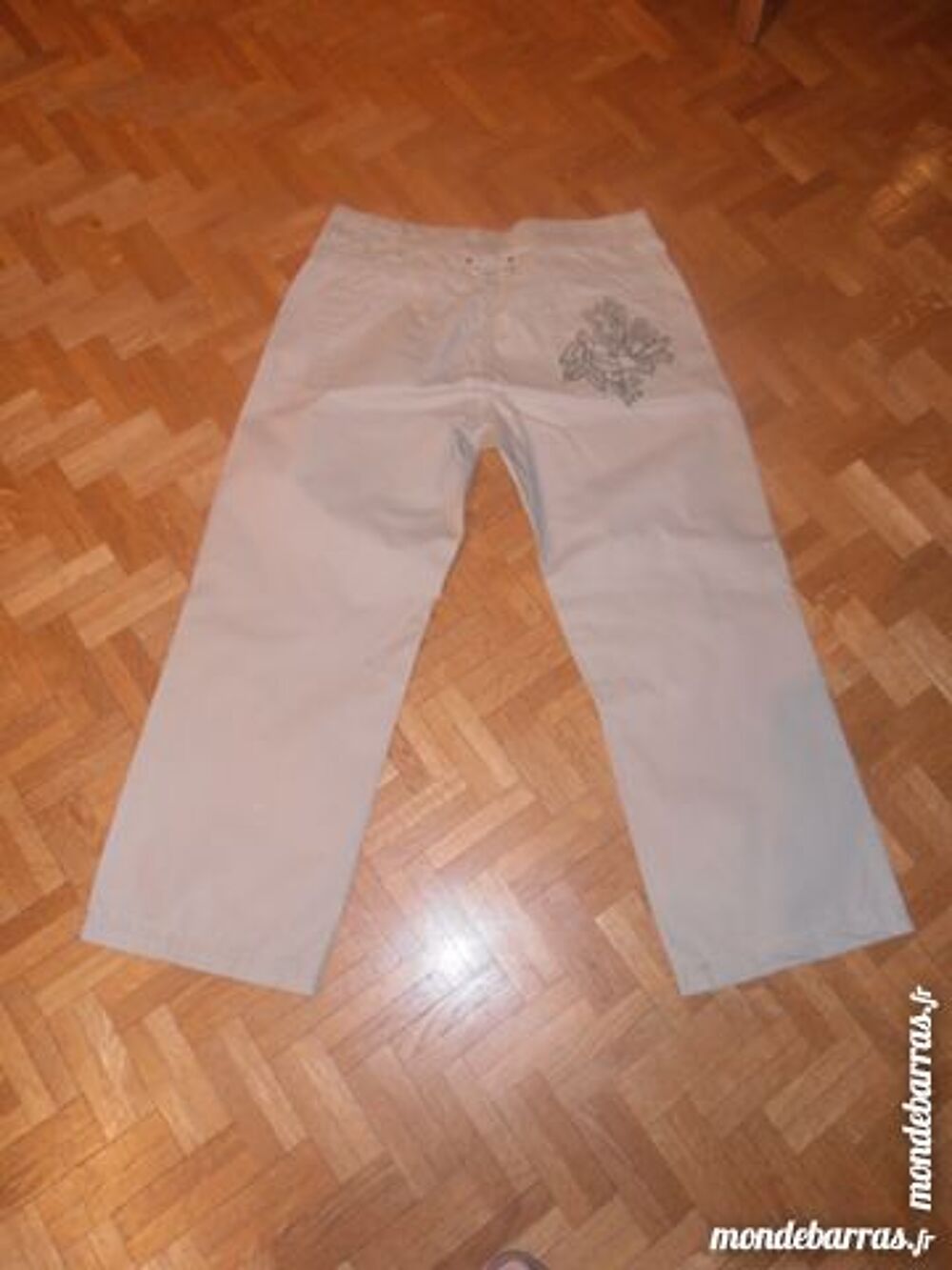 Pantacourt beige brod&eacute; Vêtements