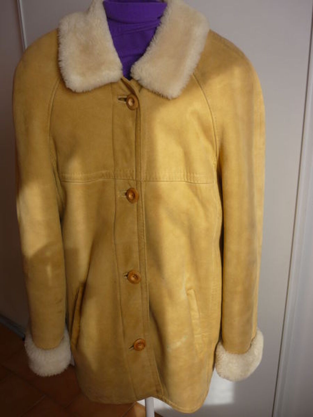 Veste en peau lain&eacute; beige Vêtements