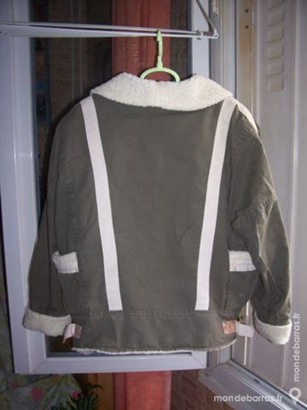 Blouson fourr&eacute; de couleur vert kaki taille 42/44 Vêtements