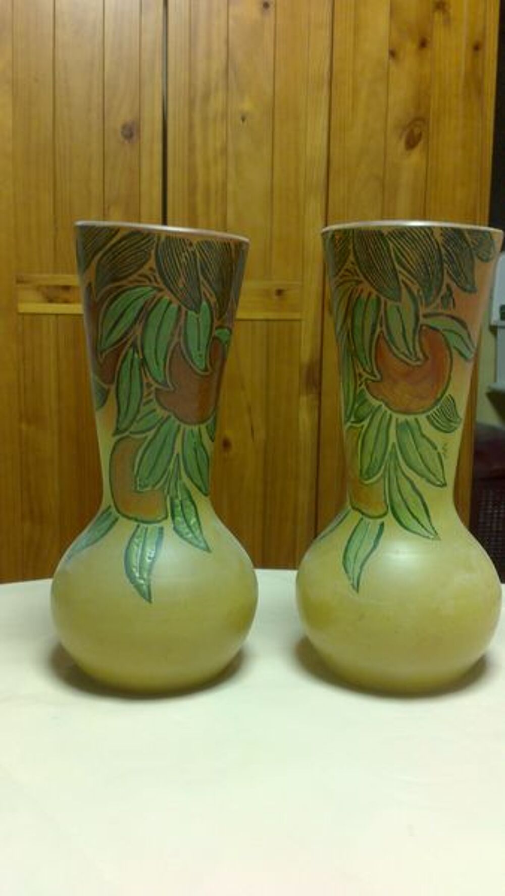 2 vases sign&eacute;s LEG 