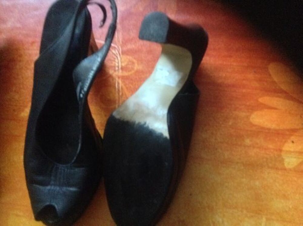 Tr&eacute;s belle chaussures cuir tr&eacute;s bon &eacute;tat Vêtements