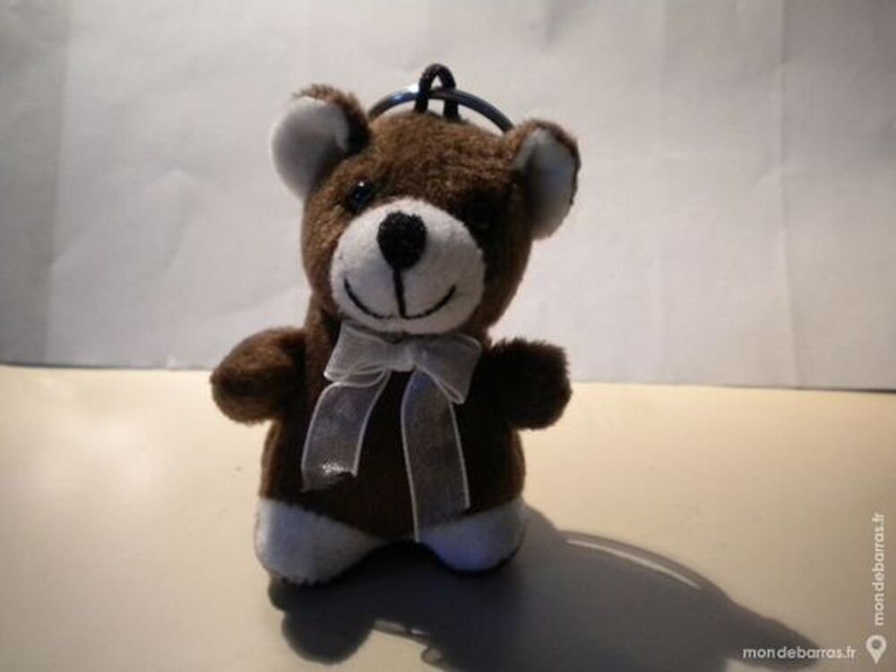 PELUCHE porte-cl&eacute;s 