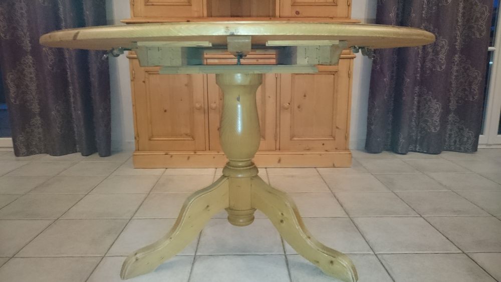 table ronde tripode Meubles