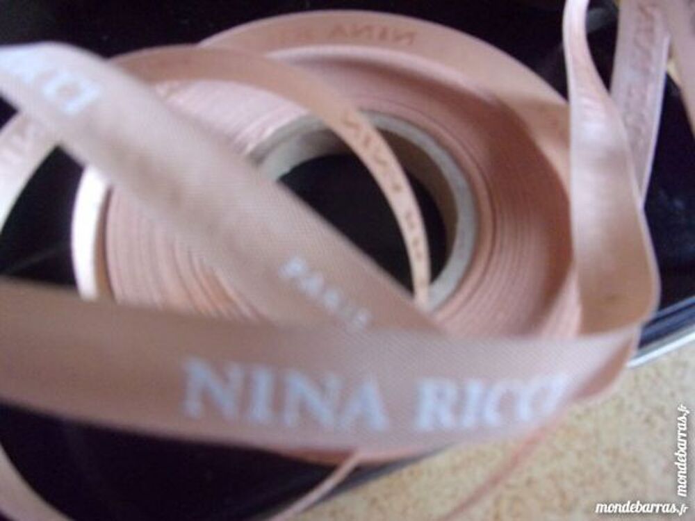 RUBAN NINA RICCI NEUF DE MA COLLECTION. Bijoux et montres