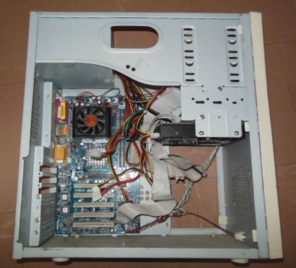 Unit&eacute;s centrales compl&egrave;tes Matriel informatique