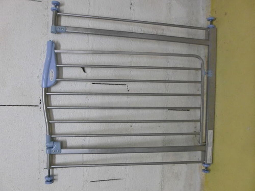 Barri&egrave;re s&eacute;curit&eacute; enfant b&eacute;b&eacute; : escalier,porte... Puériculture