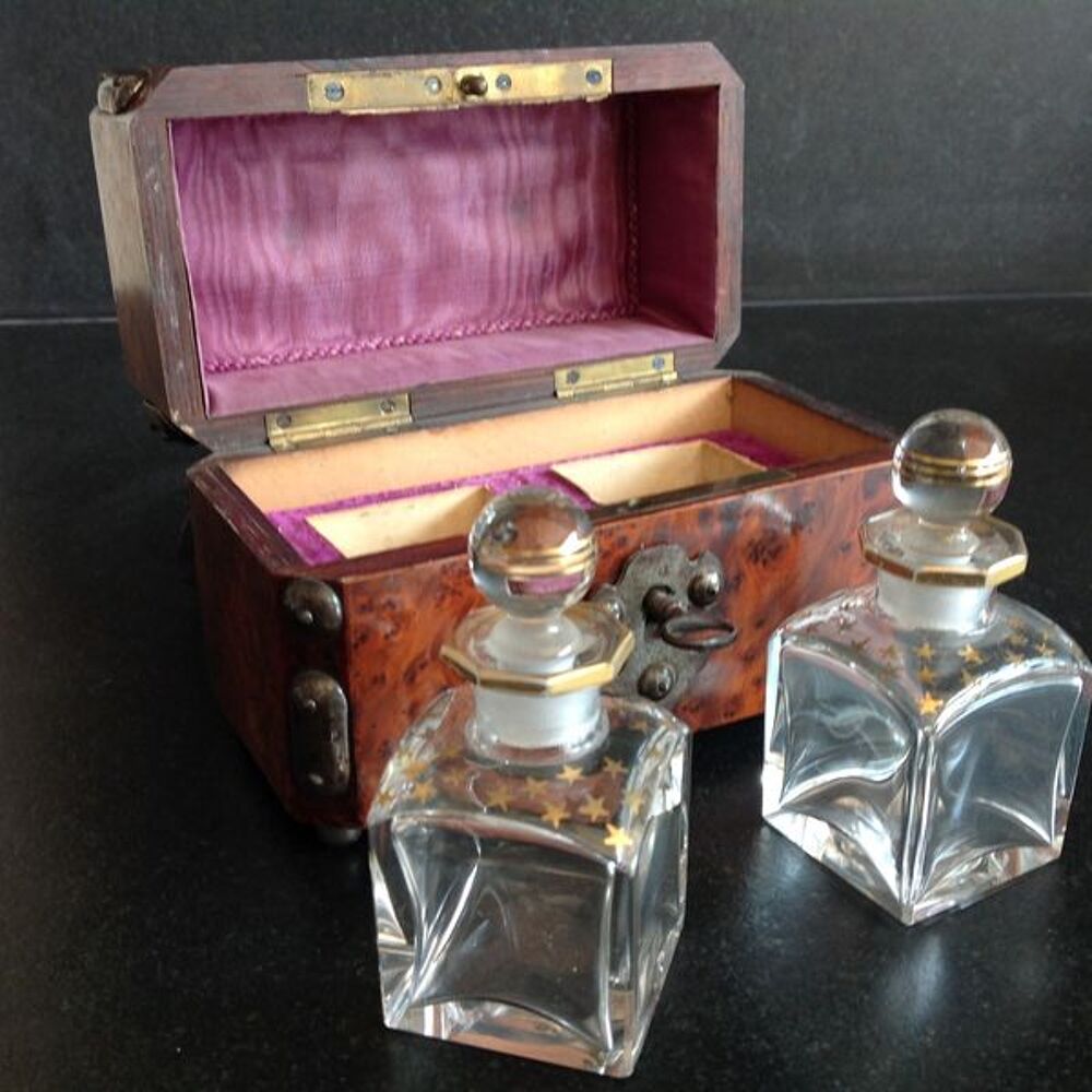 Coffret &agrave; parfums avec deux flacons 19&egrave;me 