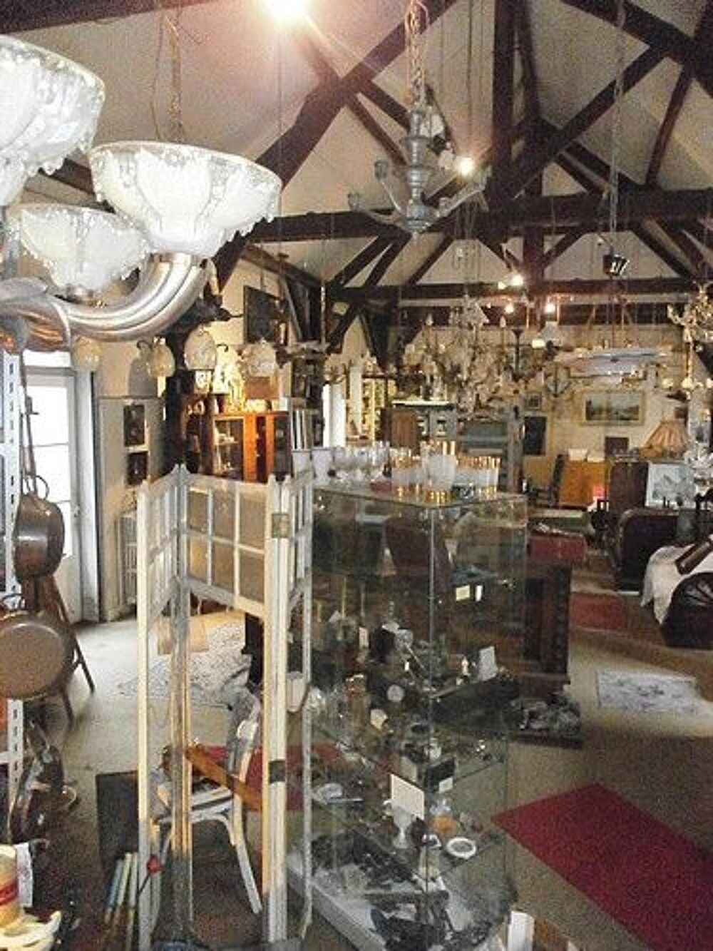 vide magasin antiquites et brocante 