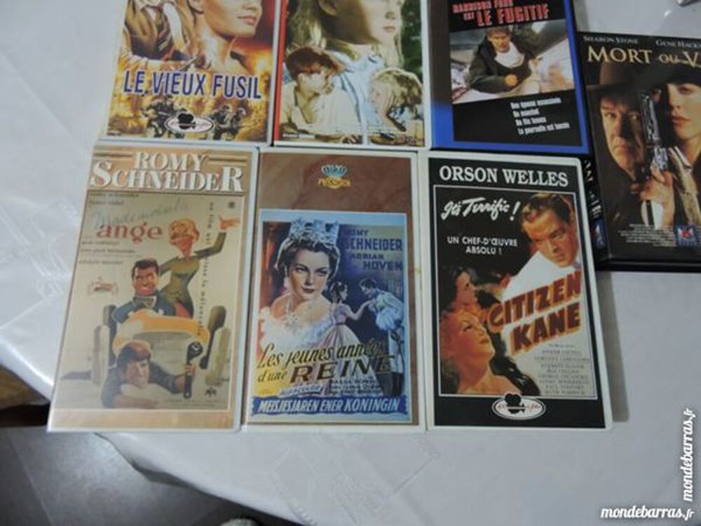 Divers films cassettes VHS DVD et blu-ray