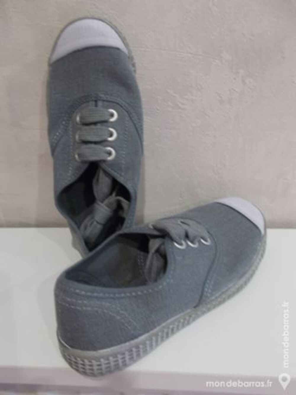 TENNIS TOILE NEUVE MIXTE GRIS-VERT POINTURE 30 Chaussures