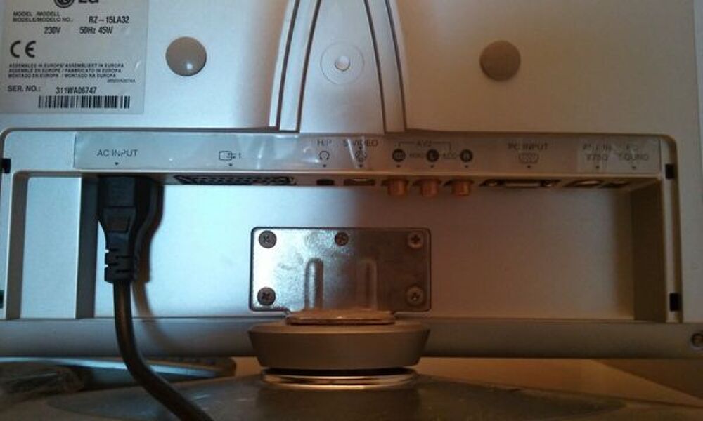 URGENT : T&eacute;l&eacute;viseur LG RZ 15-LA-32 Photos/Video/TV