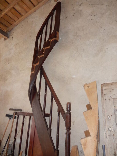 escalier ancien 0 M�zin (47)