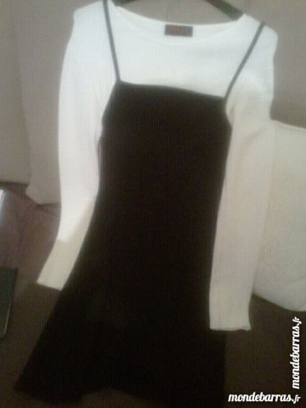 Robe noire et blanche Vêtements