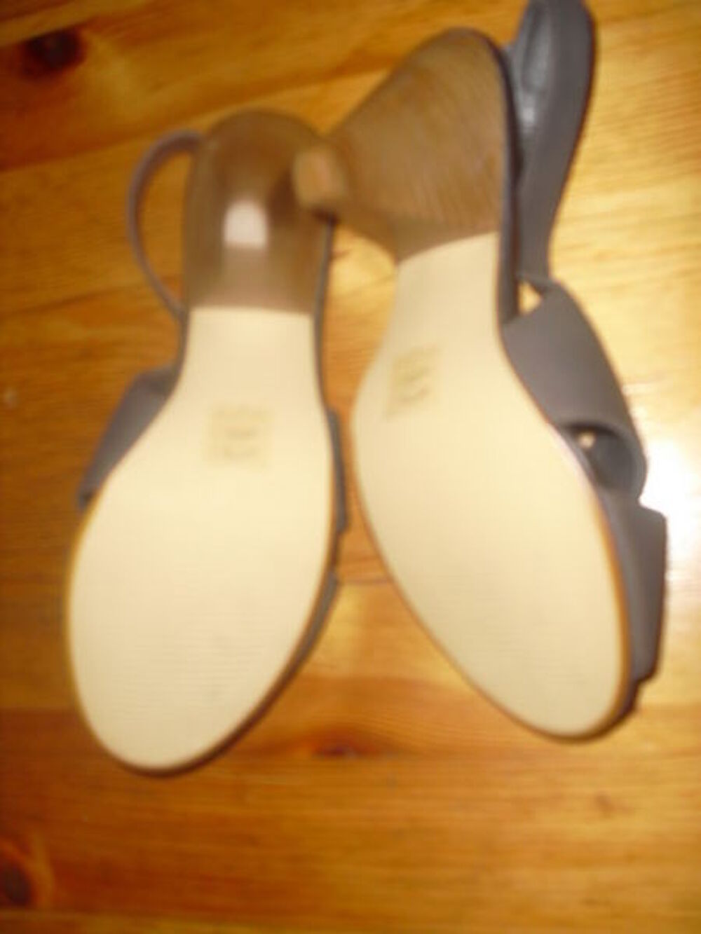 SANDALE BRIDES taupe a talons CUIR NEUVE pointure 36 Chaussures