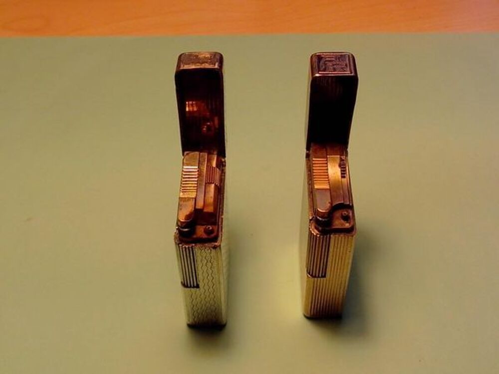 2 briquets DUPONT Bijoux et montres