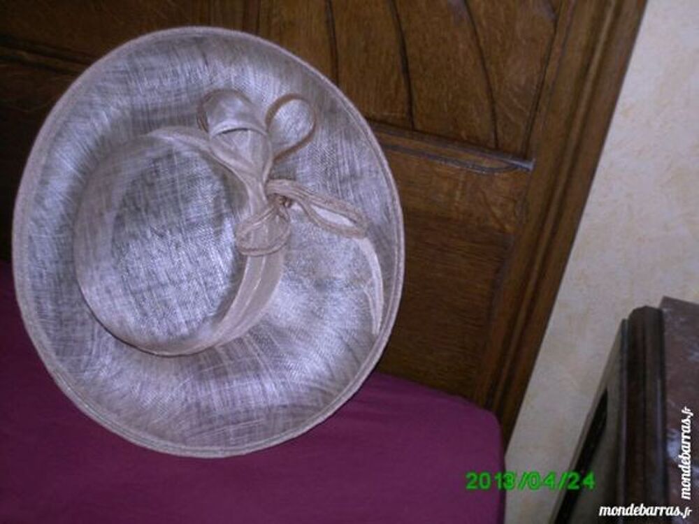 chapeur de c&eacute;r&eacute;monie Vêtements