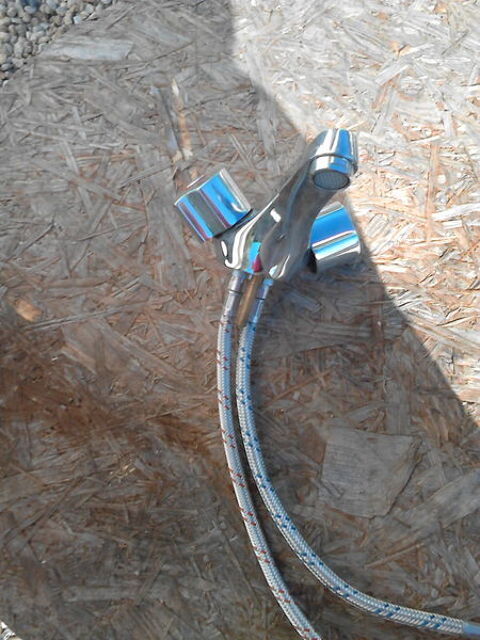 mlangeur de lavabo marque EUROBASIC sans vidage 20 Sarzeau (56)