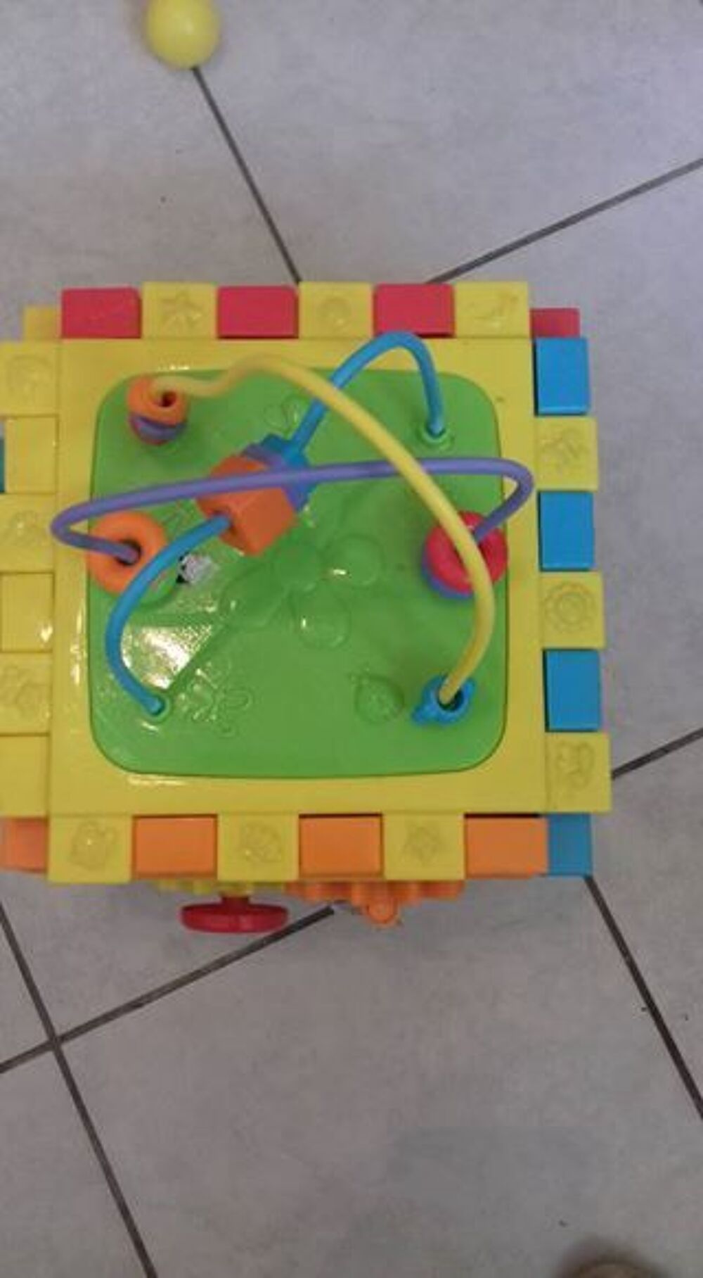 Cube d'activit&eacute; Jeux / jouets