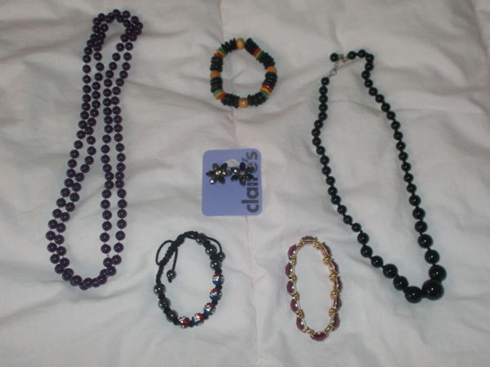 Bijoux (colliers, bracelets, boucles d'oreilles) Bijoux et montres