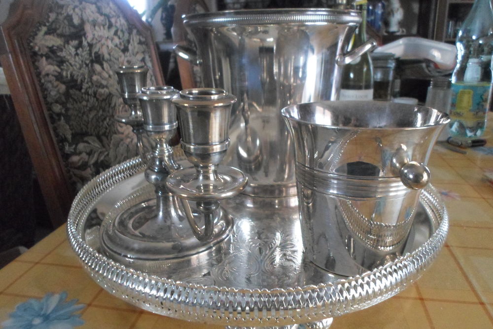 lot d objets en metal argente Décoration