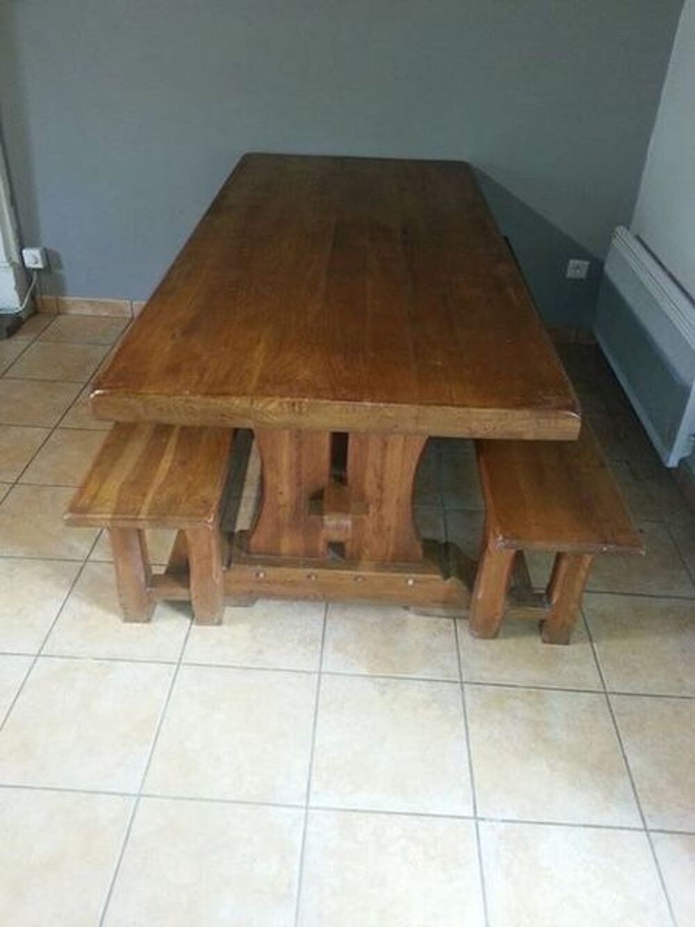 Table en bois et ses bancs Meubles