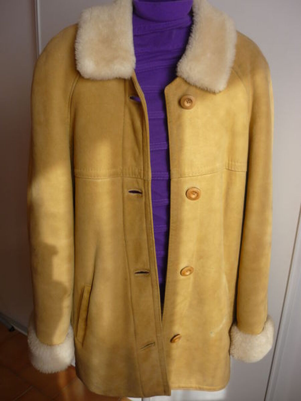 Veste en peau lain&eacute; beige Vêtements