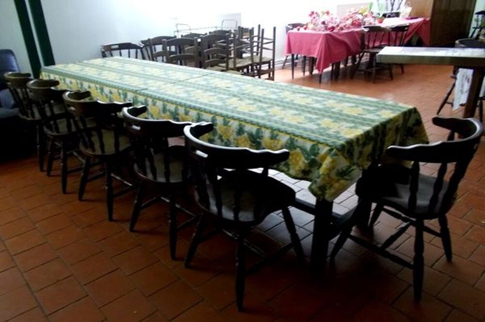 Grande table en bois brut solide l&eacute;g&egrave;re ann&eacute;e 60 Meubles
