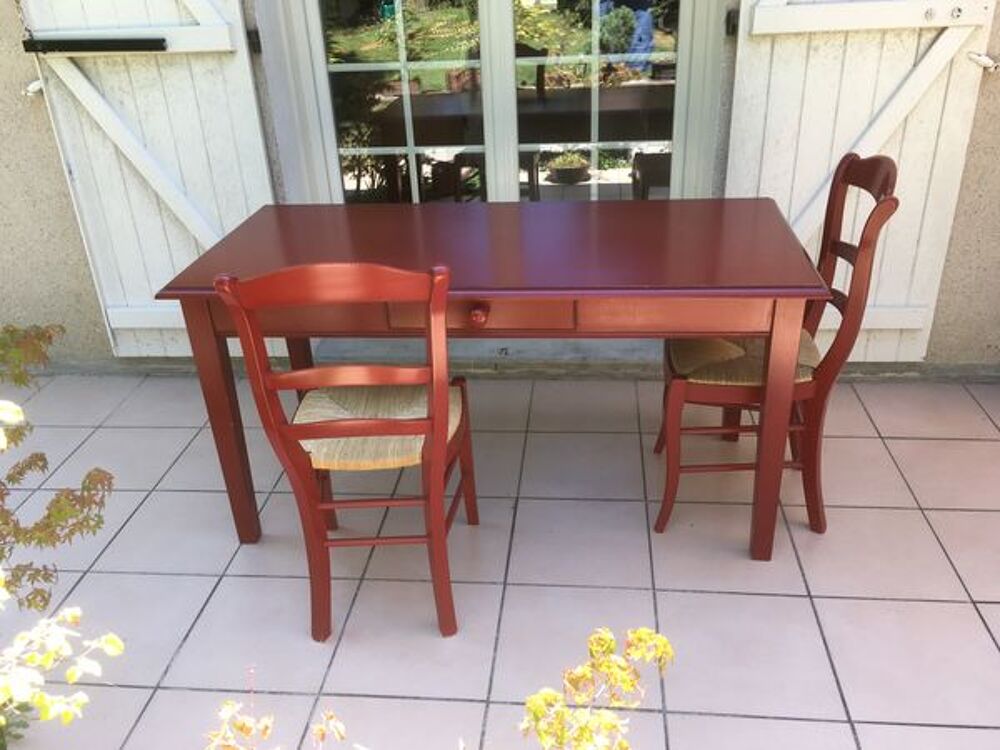table vernie rouge + 5 chaises Meubles
