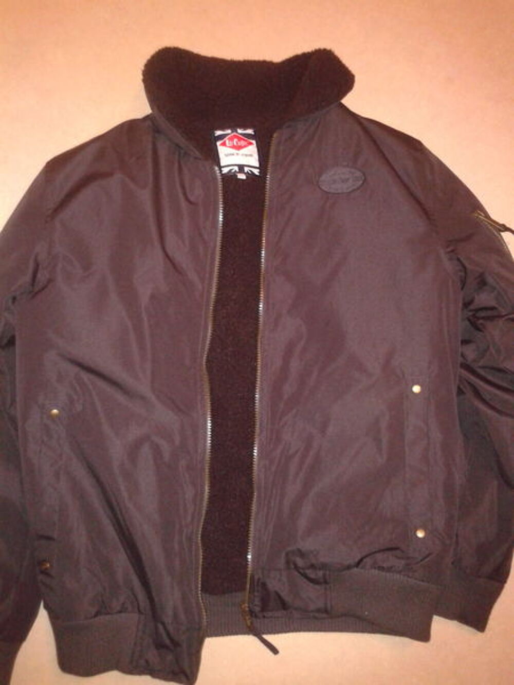 Bomber de la marque Lee Cooper tout neuf et jamais port&eacute; Vêtements
