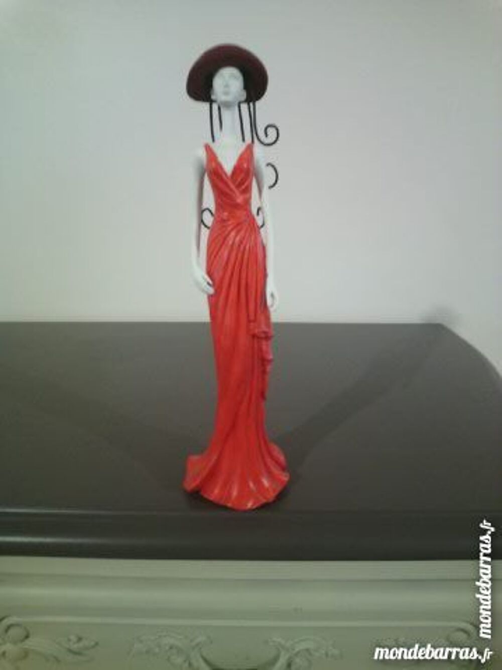 Statuette porte-bijoux neuve hauteur 30 cm Bijoux et montres