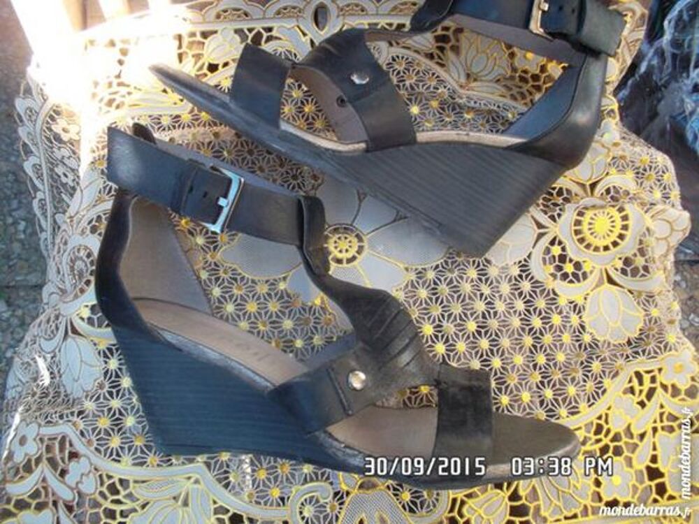 sandales hautes noires t.39*juste 3e*kiki60230 Chaussures