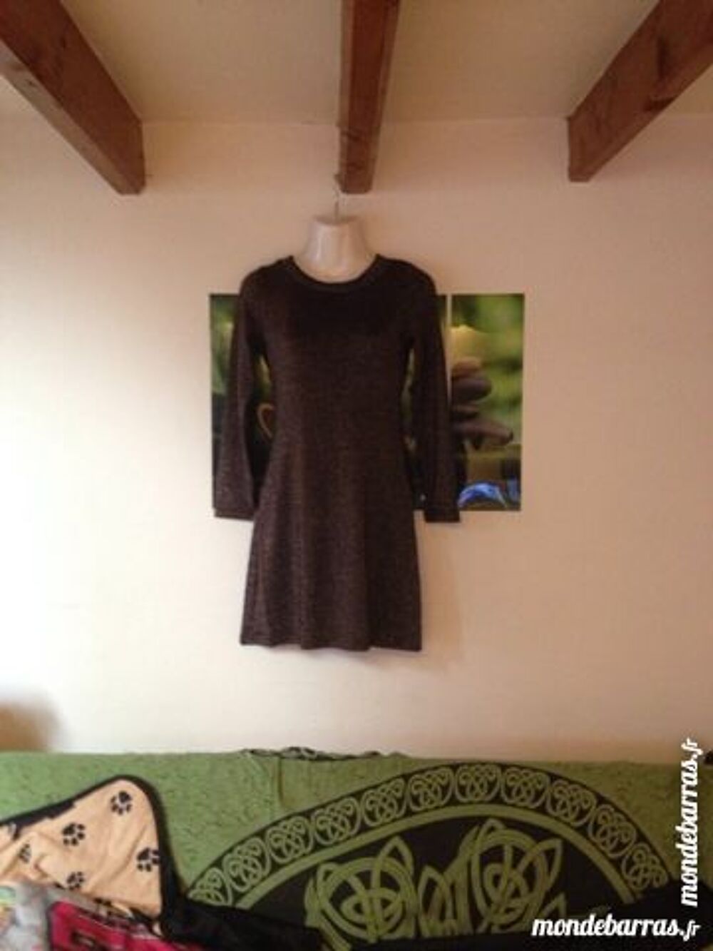 Jolie robe neuve taille S Vêtements