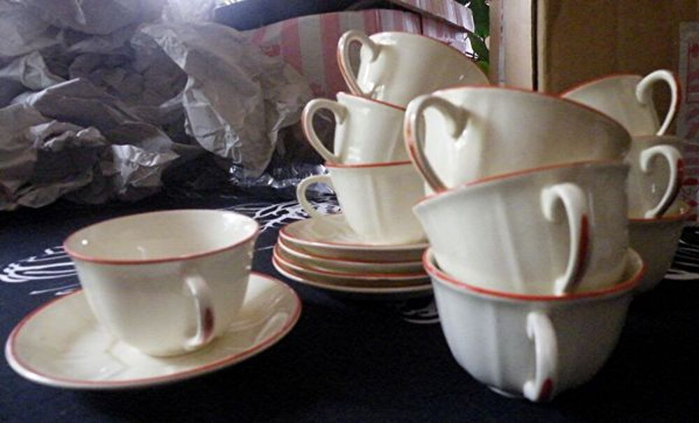 service de tasses 10 tasses 5 soucoupes Cuisine