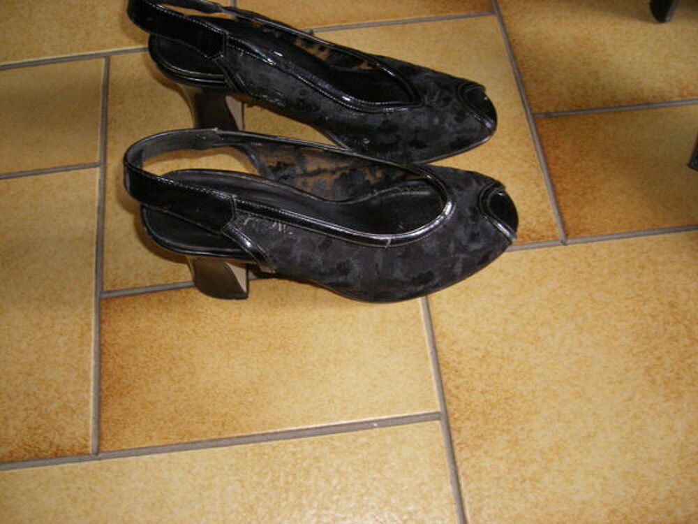 chaussures noires &agrave; talons. Vtements