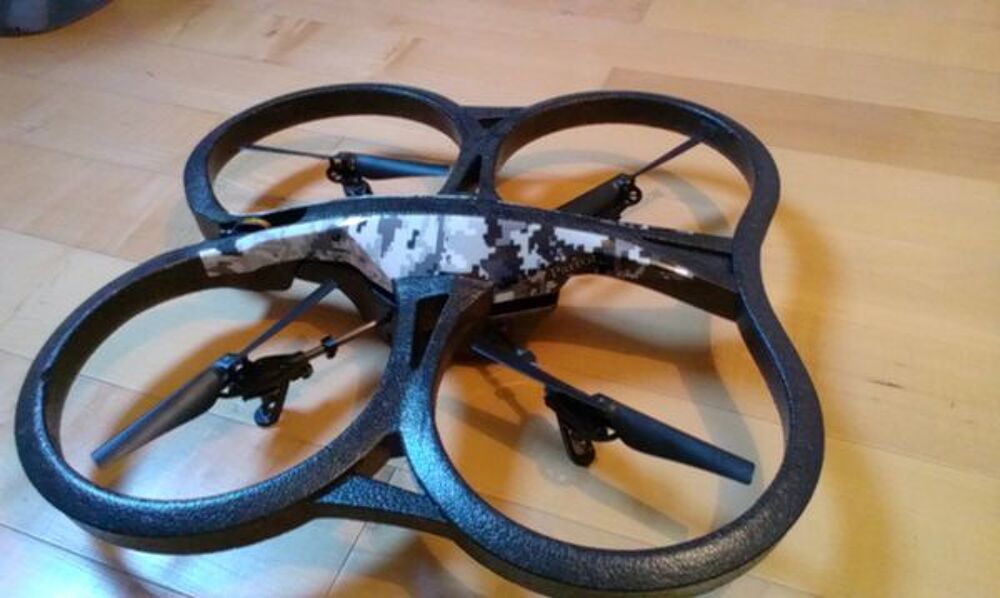 AR.Drone 2.0 Parrot + Accessoires Jeux / jouets