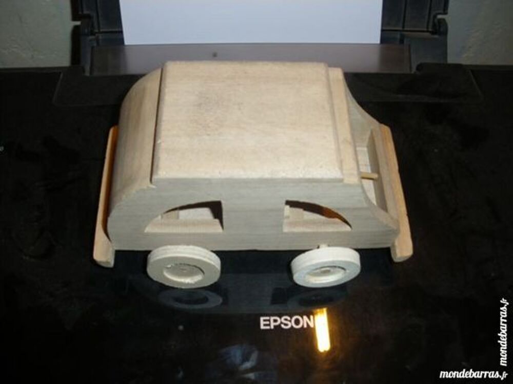 voiture en bois Jeux / jouets