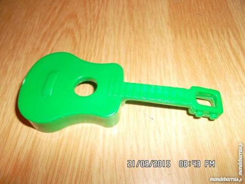 petite guitare verte*juste 1e*kiki60230 1 Chambly (60)