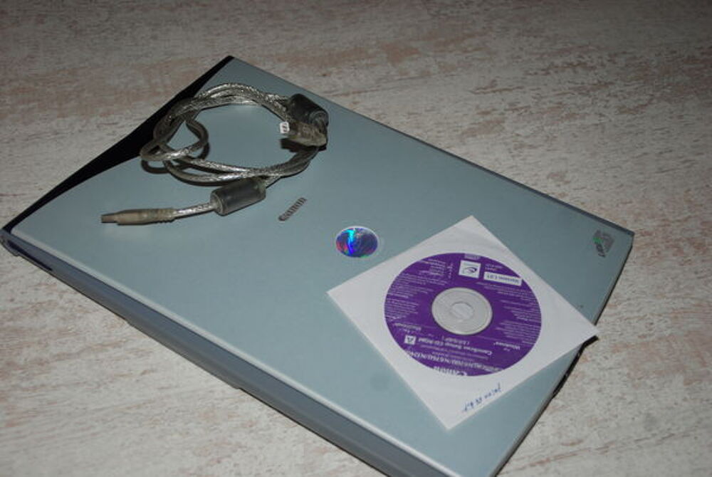 Scanner &agrave; plat A4 CanonScan N1240U Matériel informatique