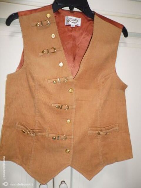 joli ensemble jupe + haut  LESLIE MONTE CARLO 29 Reyrieux (01)